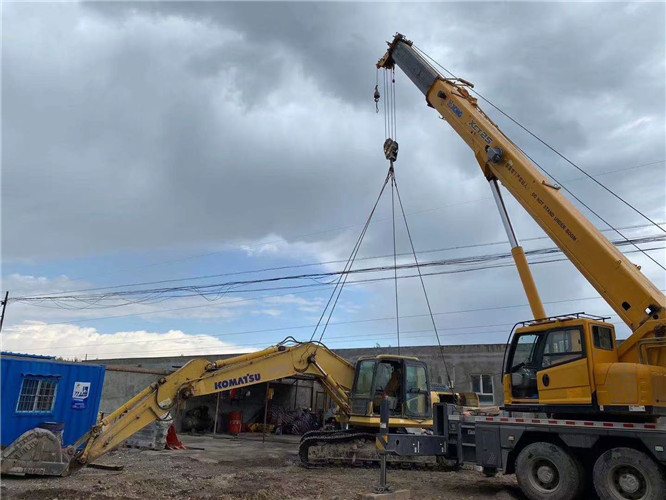 秀山25吨吊车的工作半径是多少？